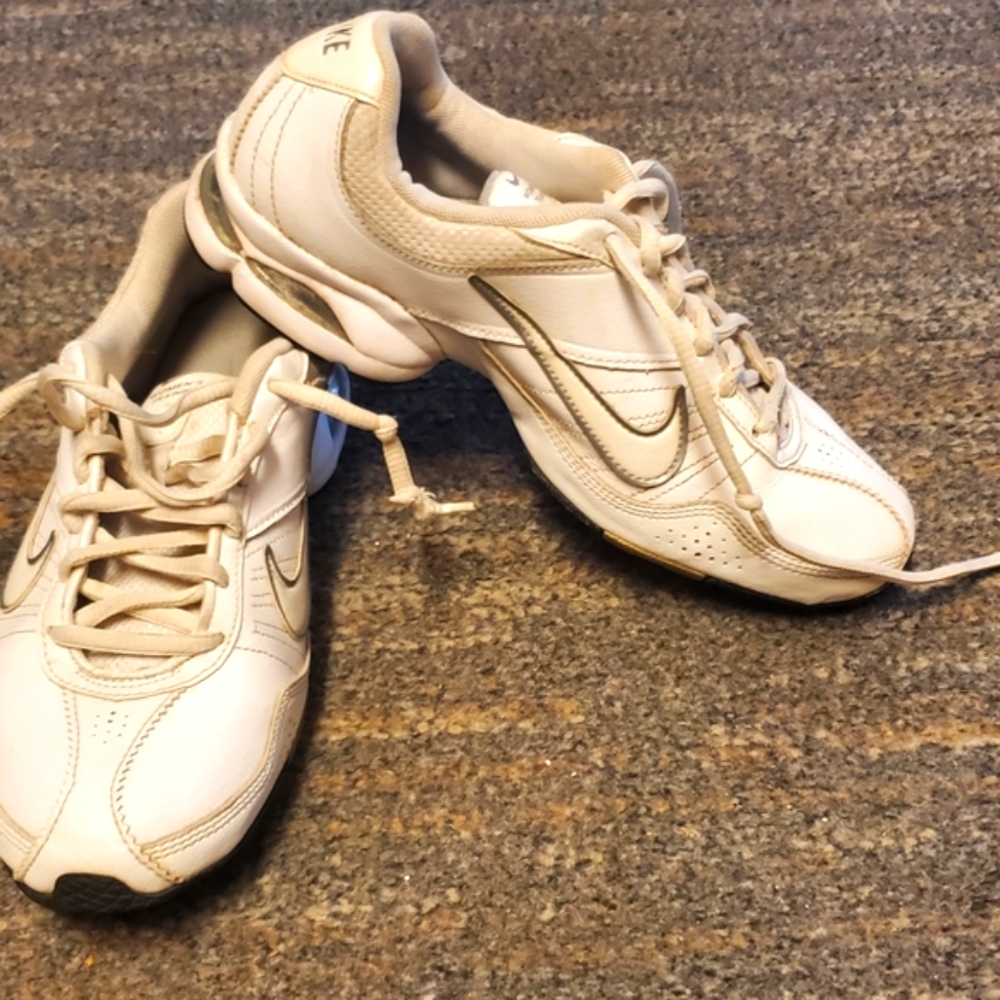 Nike air women's training shoe sz 7.5